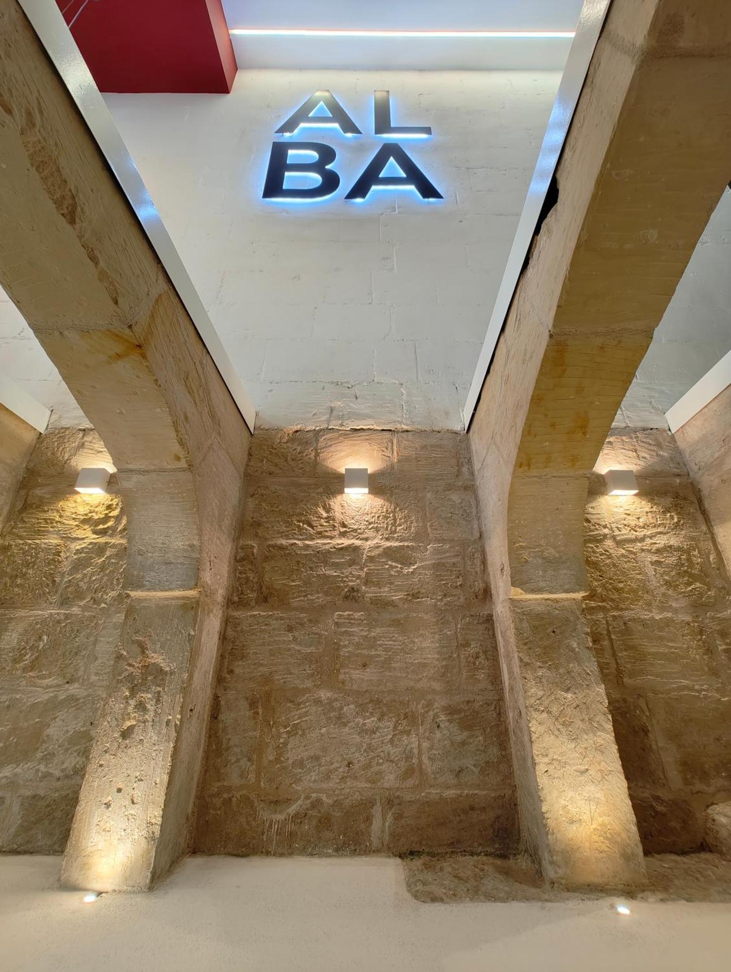 Alba Hotel 2*